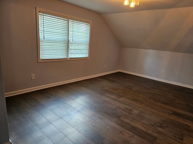 Building Photo - Stunning 4 Bed 2 Bath Single Family Rental...