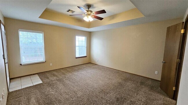 Building Photo - 420 E Plantation Terrace