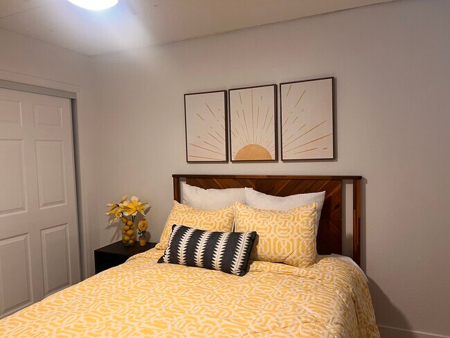 Building Photo - 7930 E Camelback Rd