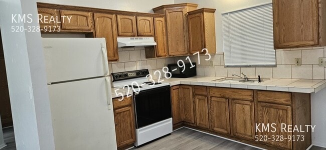 Building Photo - 1616 N Mohave Ave