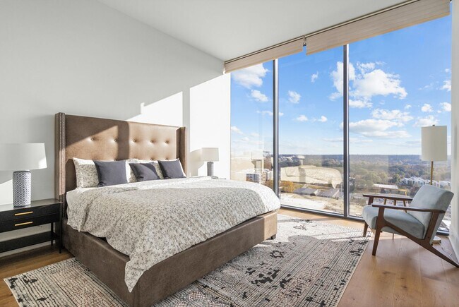 Building Photo - Premier Penthouse Suite at Seven 88 West Midtown-