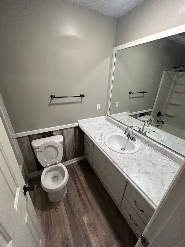 Building Photo - 2709-2711 North Kaster Court