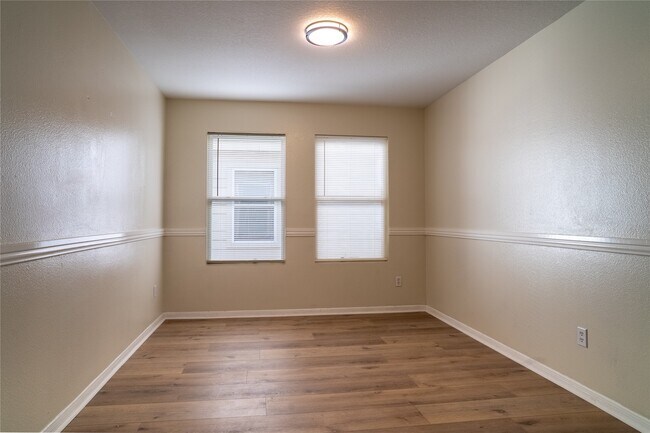 Building Photo - 3426 Barkers Crossing Ave