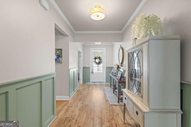 Building Photo - 2121 Charmond Dr