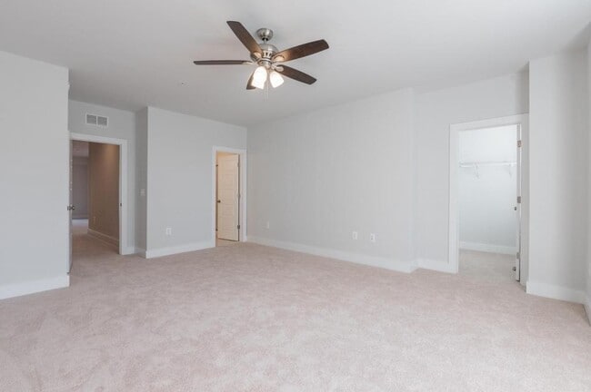 Building Photo - 2618 Lassen Dr
