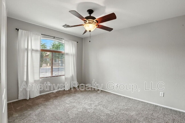 Building Photo - 17848 W Voltaire St