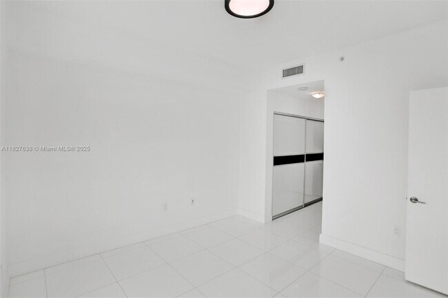 Building Photo - 900 Biscayne Blvd
