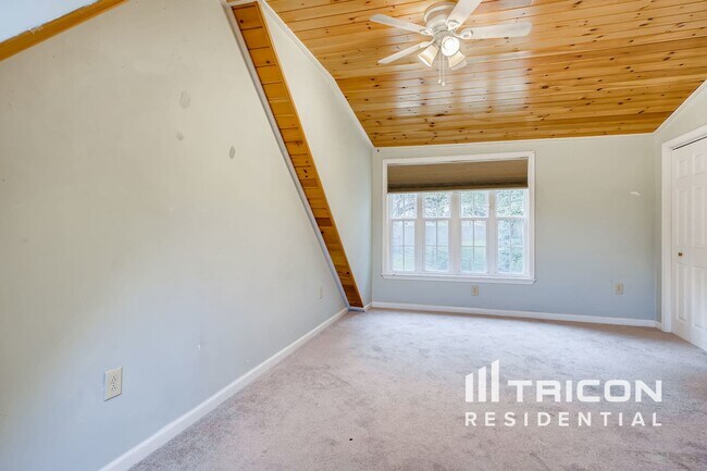Building Photo - 10803 Glade Ct