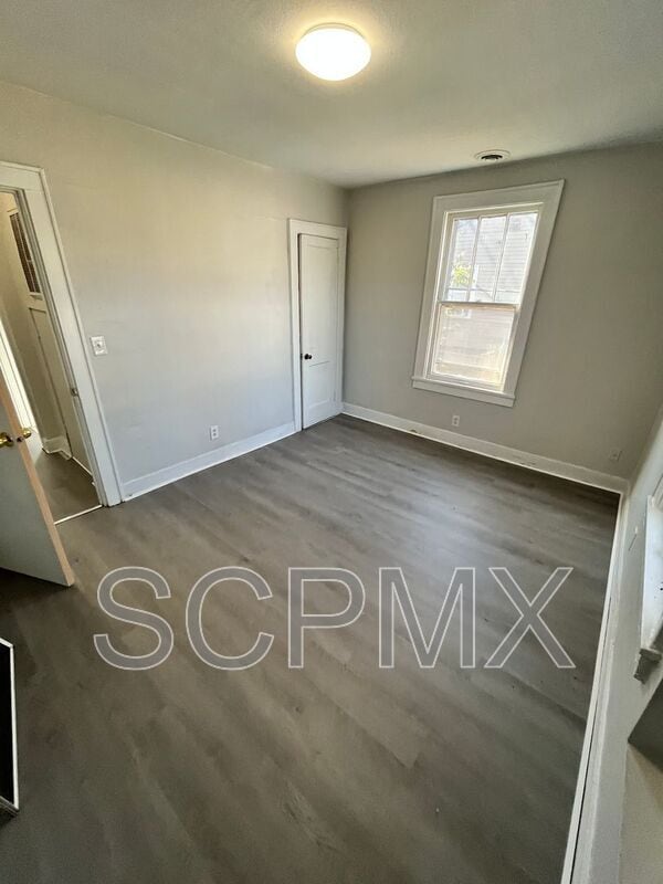 Building Photo - 2653 Lawrence Ave