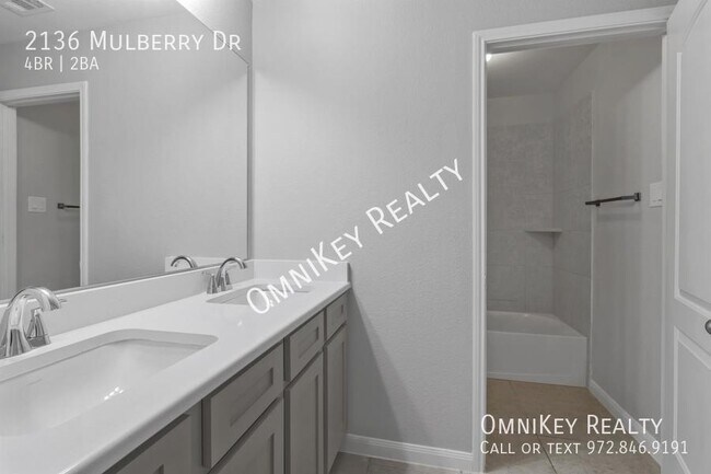Building Photo - 2136 Mulberry Dr