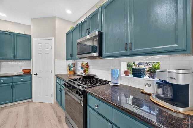 Building Photo - Amazing 5-Bedroom, 2.5-Bath Two Story Home in Stoneridge, PV