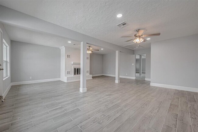 Building Photo - 300 Lane Dr