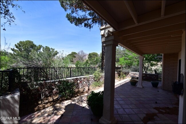 Building Photo - 5852 Mira Serena Dr