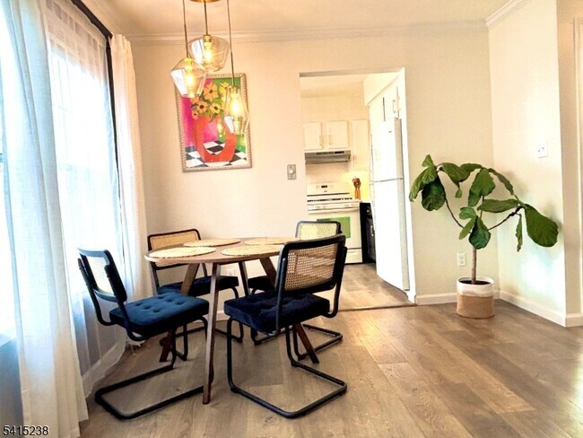 Building Photo - 702 Pinehurst Ct