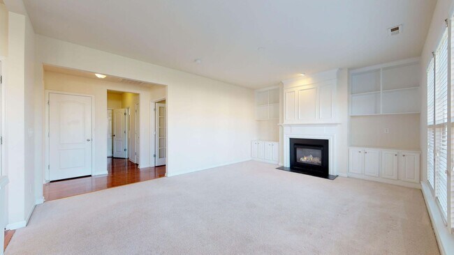 Building Photo - Beautiful 4 Bedroom Home in the vibrant city of Raleigh!