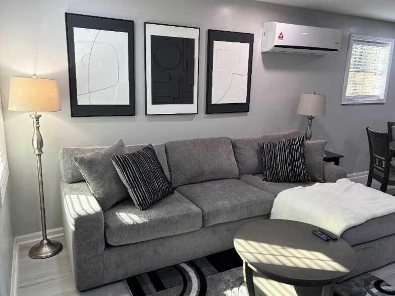 Building Photo - 665 S Preston Ct