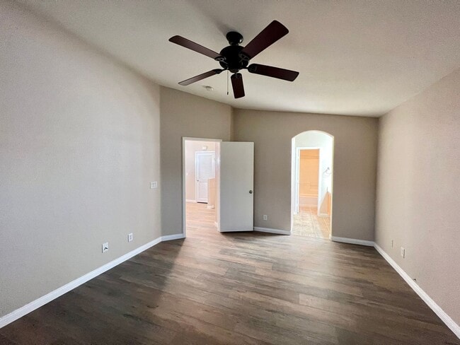 Building Photo - BEAUTIFUL 2BD/2BA SOUTHEAST