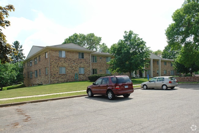 Building Photo - Maple Commons Apartments