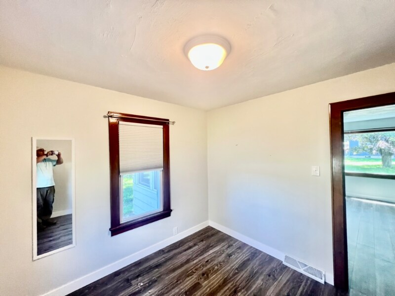 Building Photo - 1032 N Rapids Rd