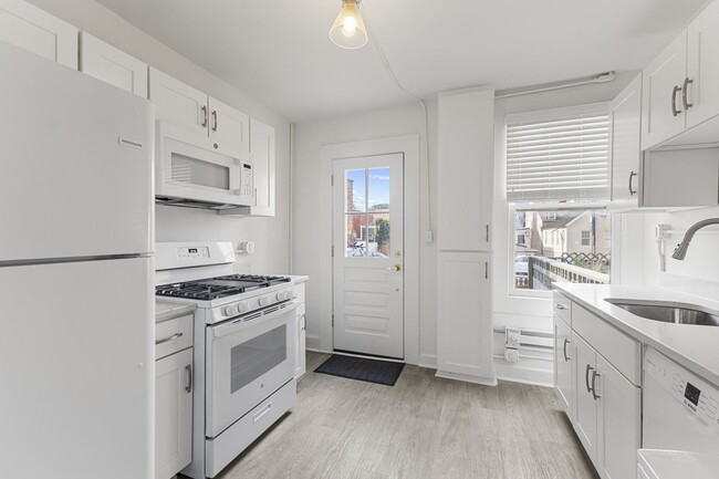 Building Photo - Historic Downtown Annapolis 3 Bedroom w/ P...
