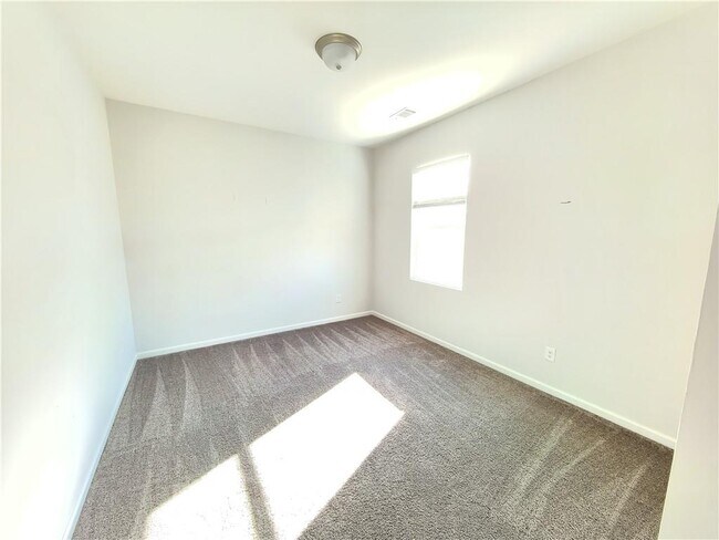 Building Photo - 2400 Whistler Wy NE