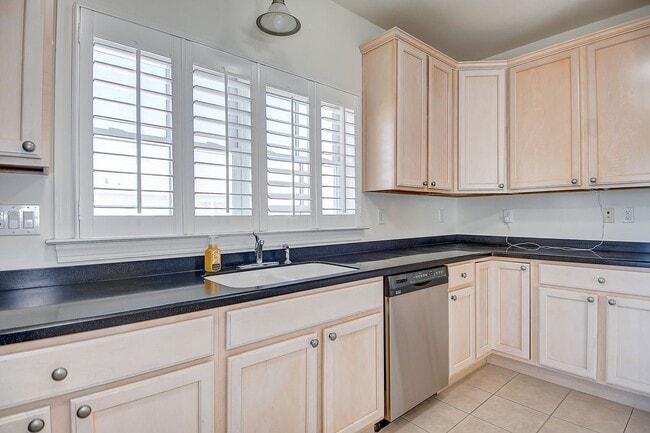 Building Photo - FOR RENT - NORFOLK!