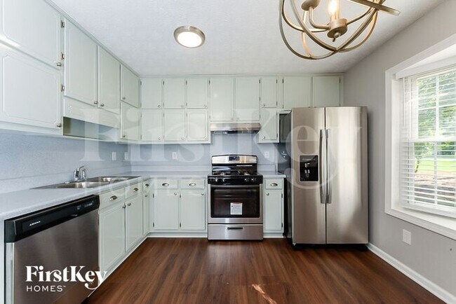 Building Photo - 470 Willow Ln