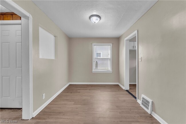 Building Photo - 5461 Clement Ave