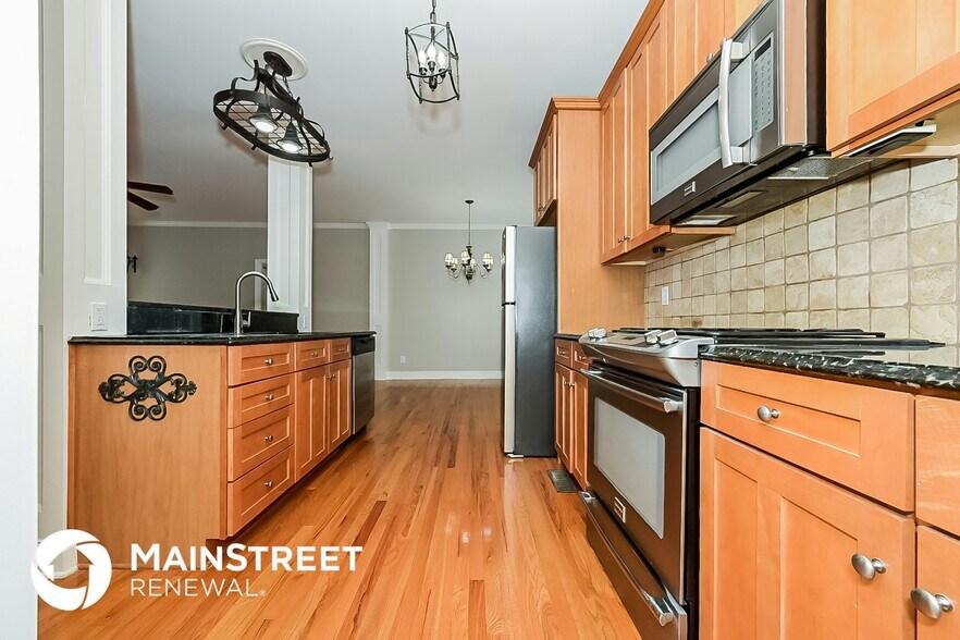 Building Photo - 107 Denham Square