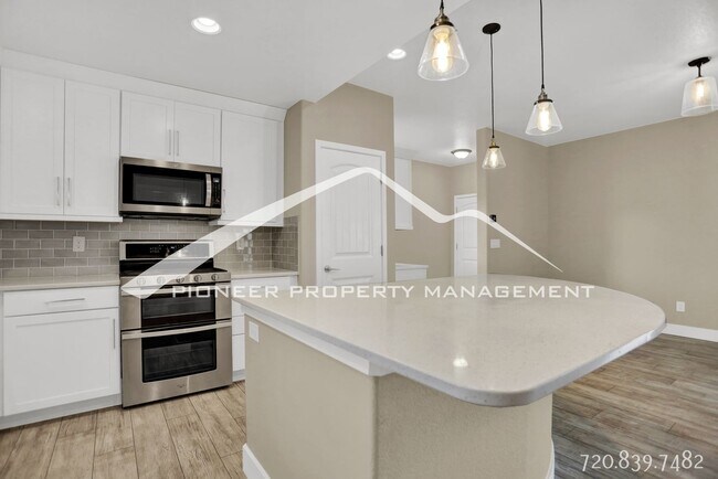 Building Photo - Modern Home in desirable Northgate Colorad...