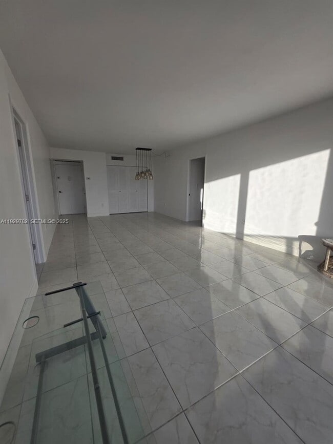 Building Photo - 3701 N Country Club Dr