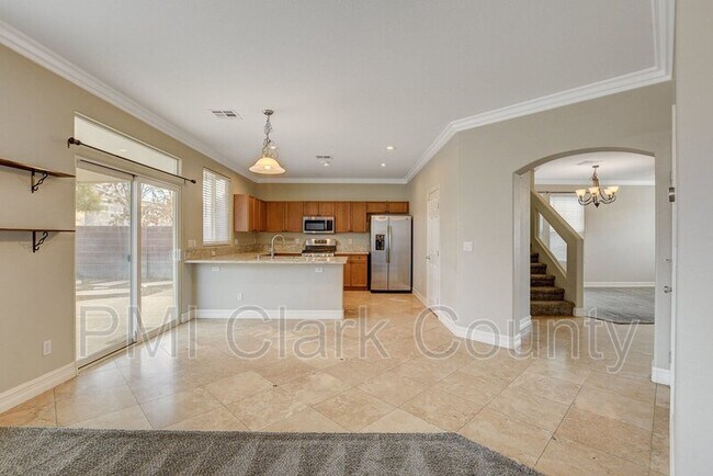 Building Photo - 8912 Ochoa St
