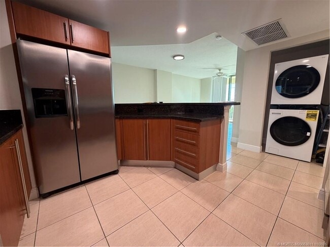 Building Photo - 610 Clematis St