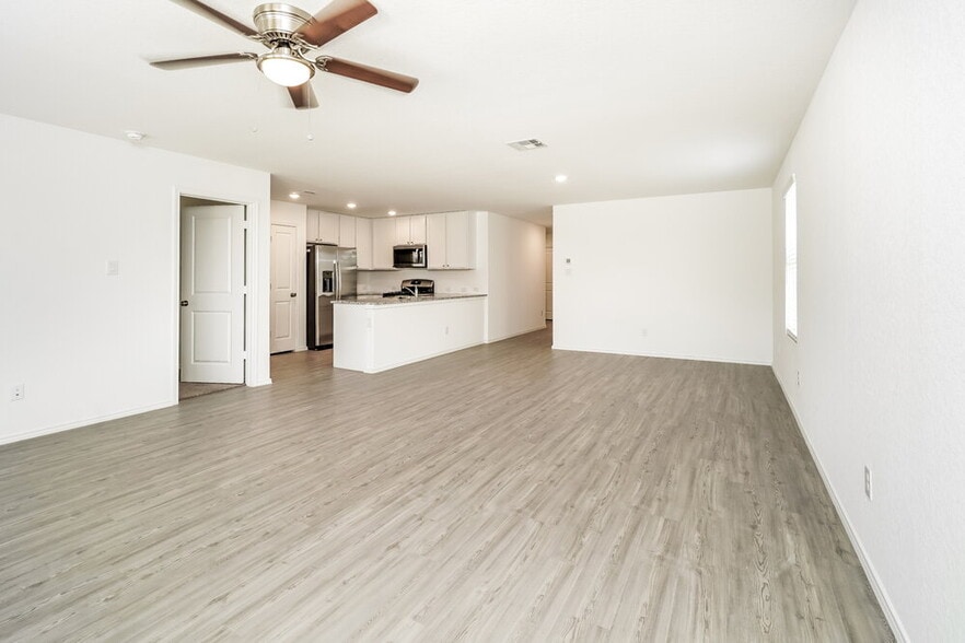 Building Photo - 13937 Reservoir Dr
