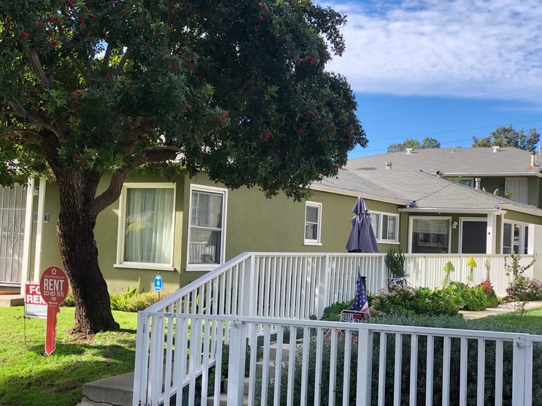 Walkway to back units - 1033 Pearl St