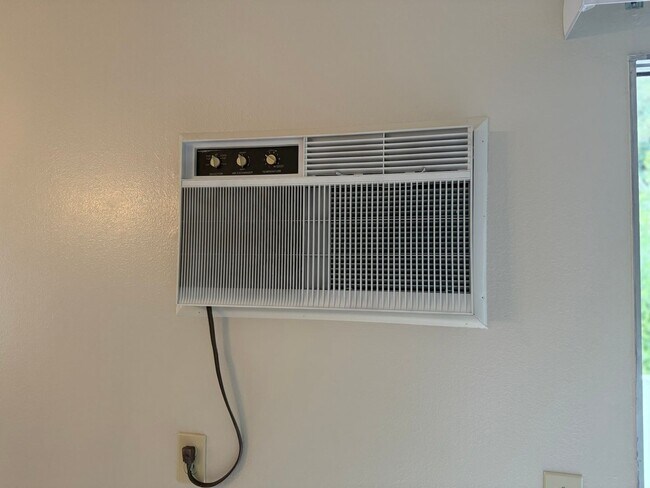 Building Photo - 765 Pope Dr