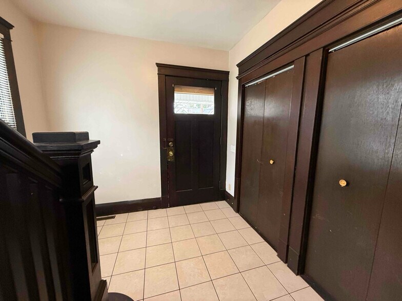 Building Photo - 505 6th St NE