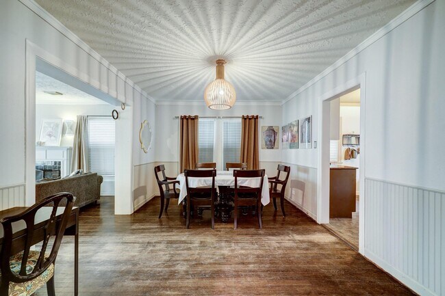 Building Photo - 610 Oakley St