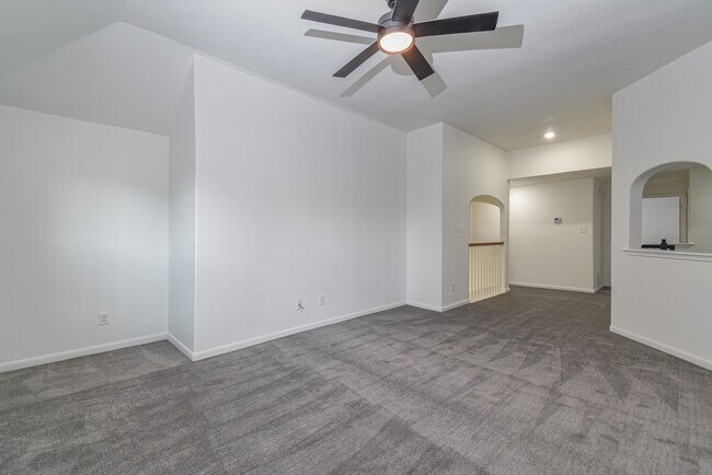 Building Photo - 30611 Country Meadows Dr