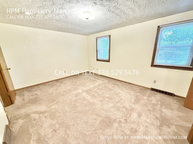 Building Photo - 2379 Ashdale St NW