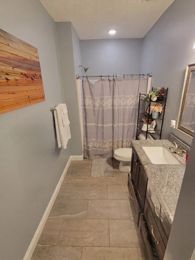 Building Photo - Modern 4BR Home with Screened Porch, Granite Kitchen & Fenced Backyard