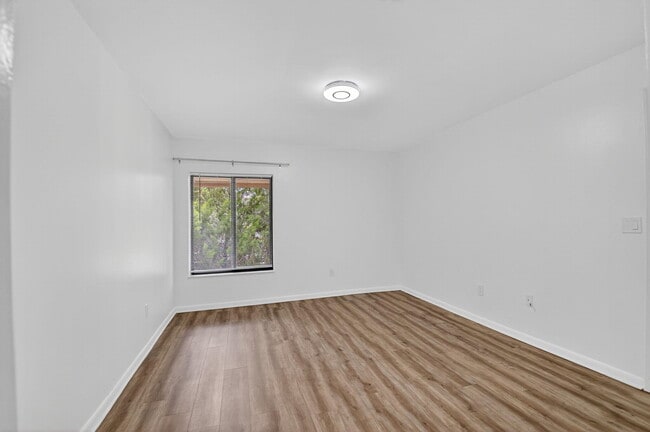 Building Photo - 5151 W Club Cir