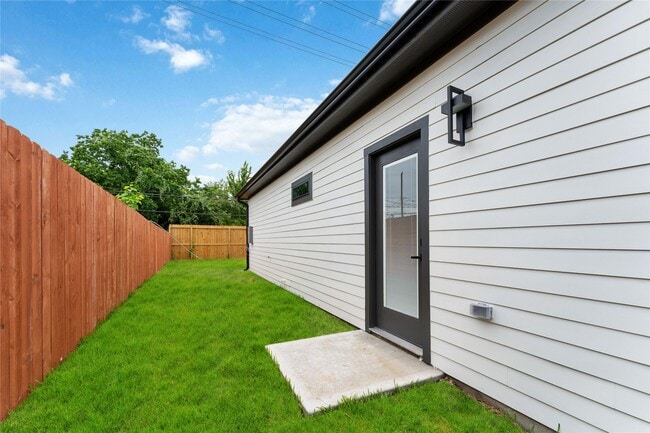 Building Photo - 9514 Ashville Dr