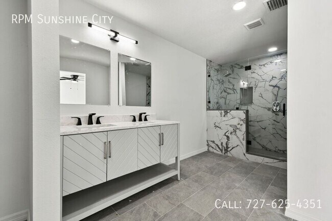 Building Photo - 4310 Columbus Way S