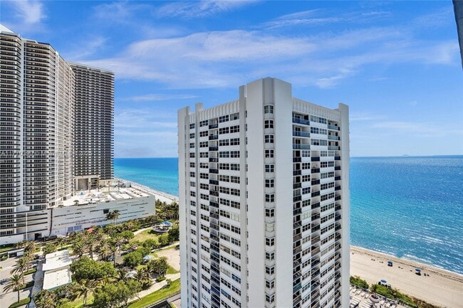 Building Photo - 1904 S Ocean Dr