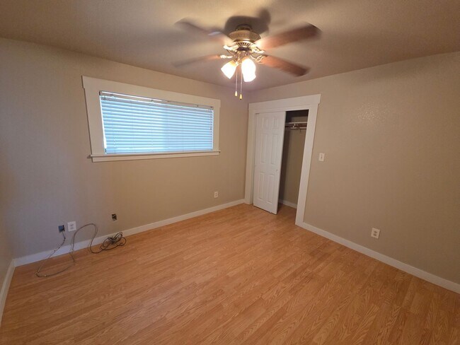 Building Photo - Peaceful 2 bedroom home