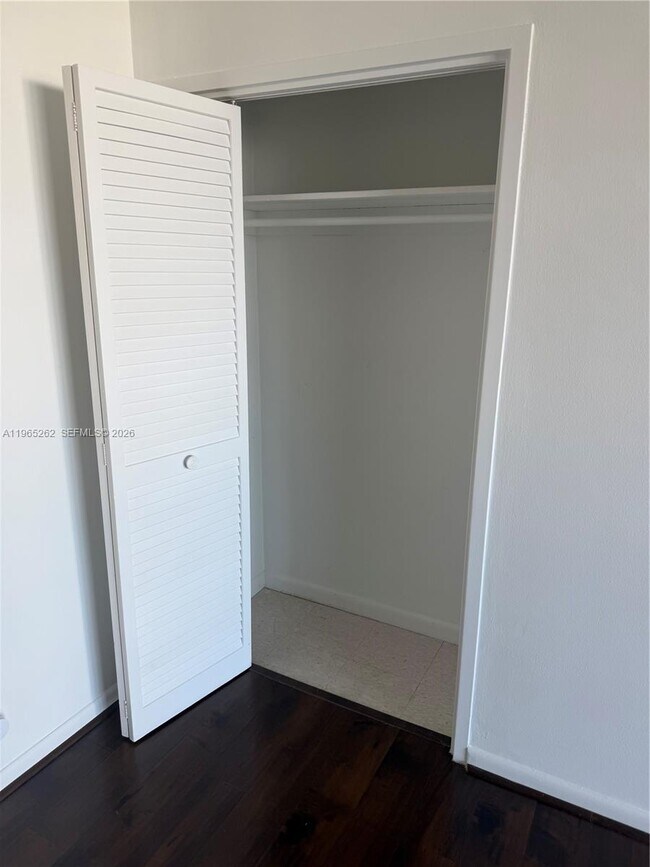 Building Photo - 1000 West Ave