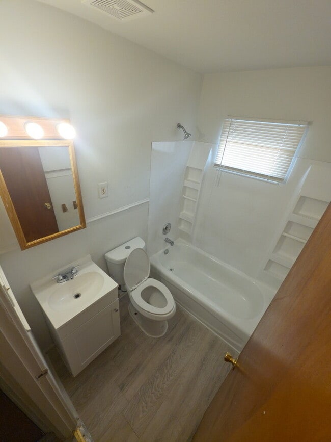 Building Photo - "Charming 3-Bed Gem on Perthshire Rd: Cozy Comfort in 1,033 Sq Ft!"