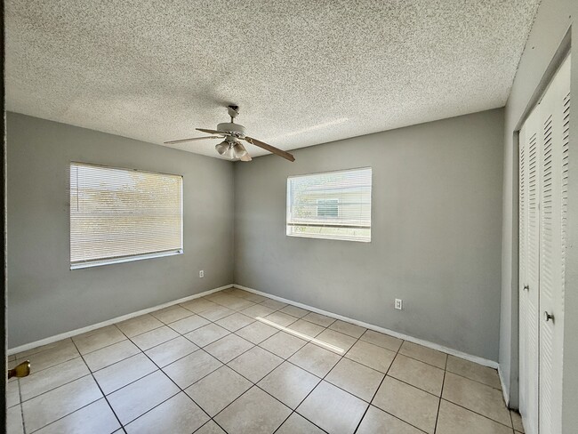 Building Photo - 723 Michigan Ct