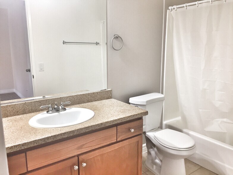 Building Photo - 8735 Variel Ave